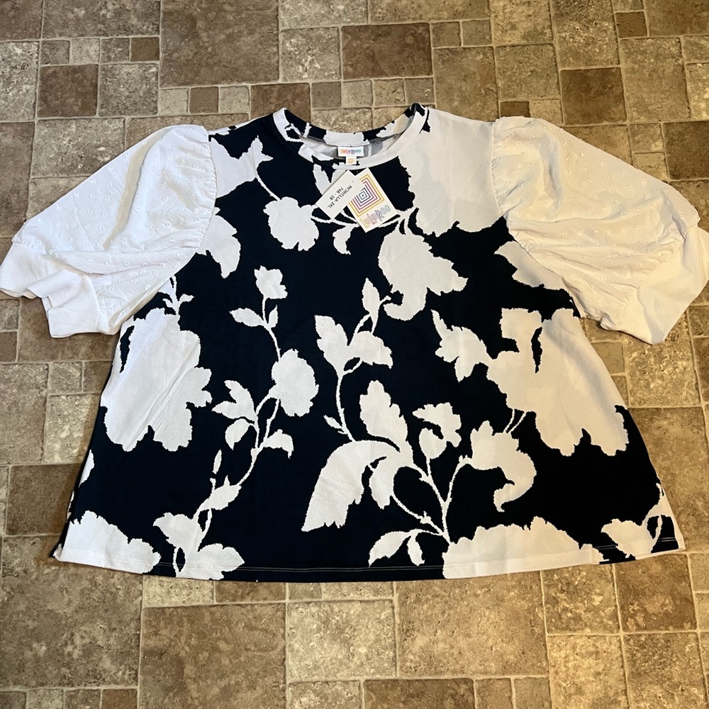 NWT 3X LuLaRoe Morelia Navy & White Floral Puff Sleeve Top